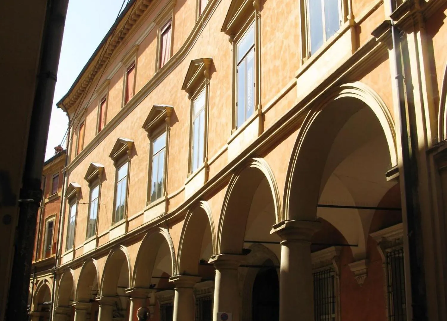 Bed & Breakfast Due Torri 5 Rooms Bologna
